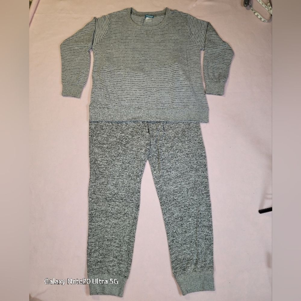 0885. A very Comfortable Sweater Set ~ Turn Down the Thermostat! In or Out!